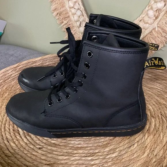 Womens Dr. Martens Sheridan 8-Eye Boot - matte Black Size 6 - Picture 8 of 12